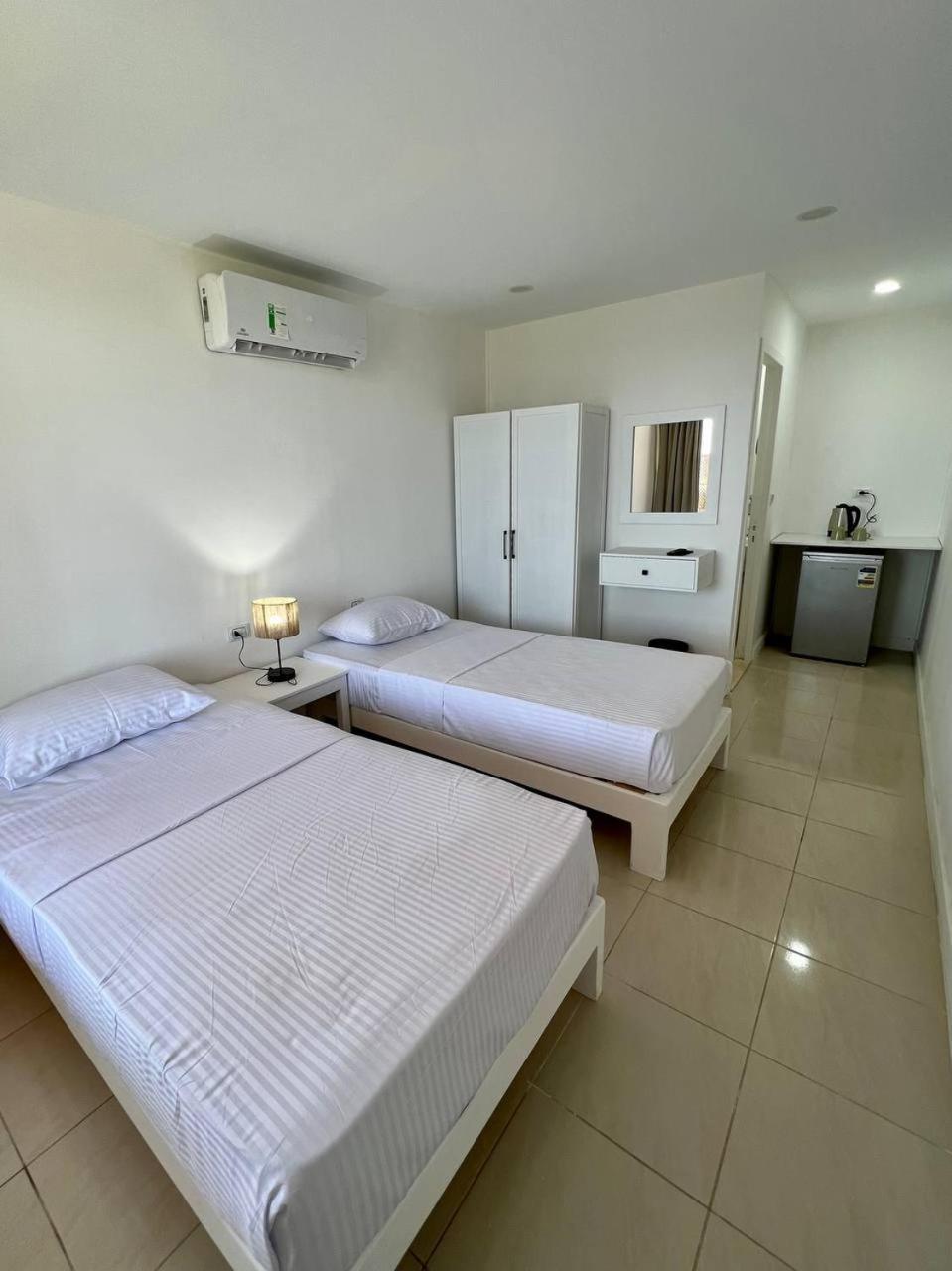 Serafy City Center Hostel And Pool For Foreigners Adults Only Gurdaka Szoba fotó