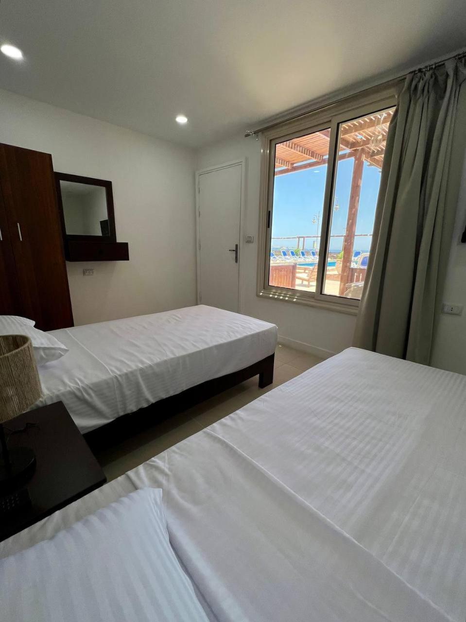 Serafy City Center Hostel And Pool For Foreigners Adults Only Gurdaka Szoba fotó
